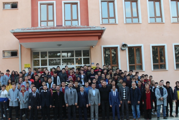 KONTİMDER, Fatih Mesleki ve Teknik Anadolu Lisesi'ni ziyaret etti. 