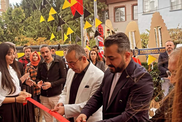 Yönetim Kurulu Üyemiz Erkan Başar'ın yeni işyeri açılış programına KONTİMDER Başkanı Mehmet Yenikaynak ve yönetim kurulu üyeleri katıldı. Hayırlı, uğurlu olsun.